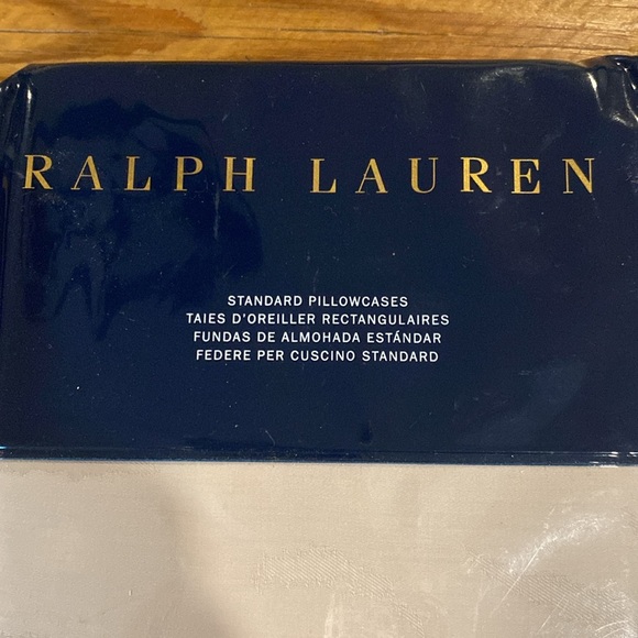 Ralph Lauren two standard pillowcases. - Picture 2 of 5